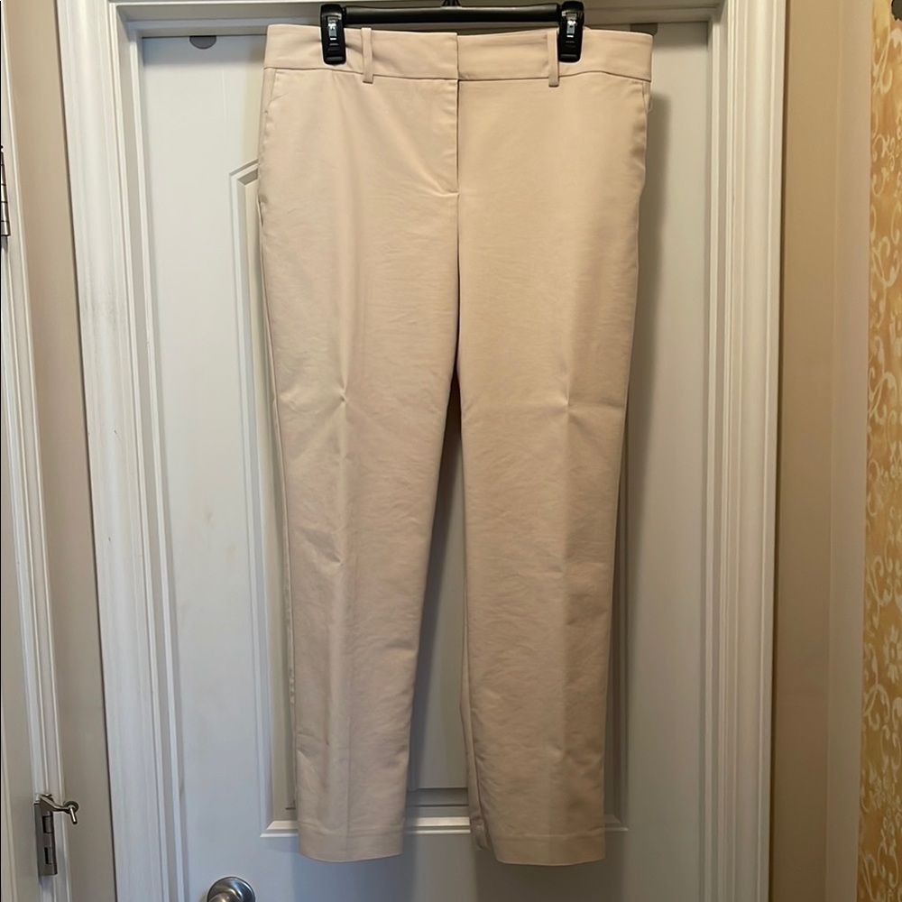 ANN TAYLOR - worm once!!Cream Ankle Cropped Pants with Timeless Style